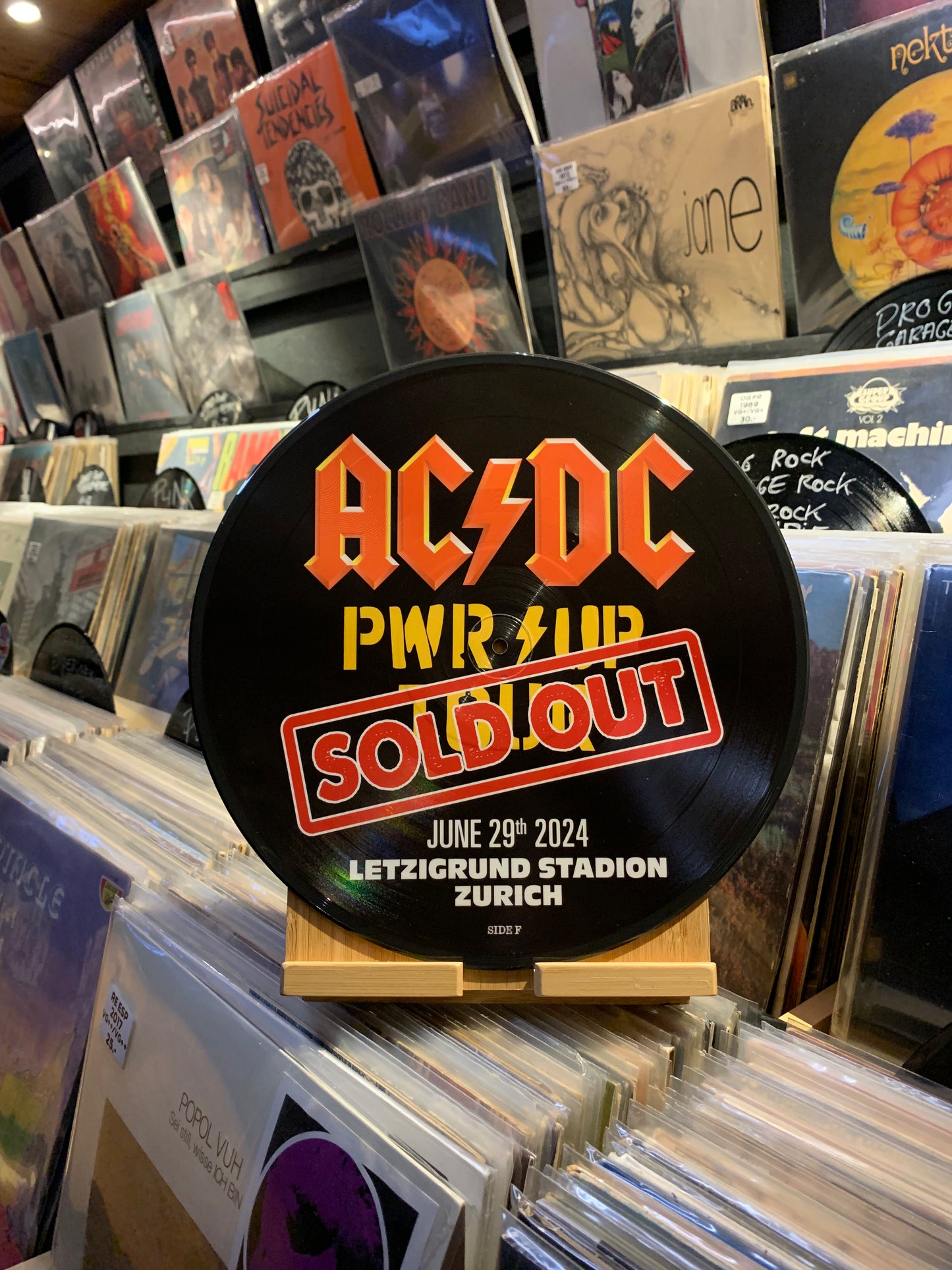AC/DC – LET THERE BE THUNDER...BOOT SUI 2025...MINT