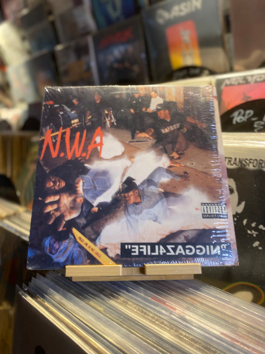 N.W.A. - Efil4zaggin / 100 Miles And Runnin' / DLP unofficial (REISSUE US 2002)