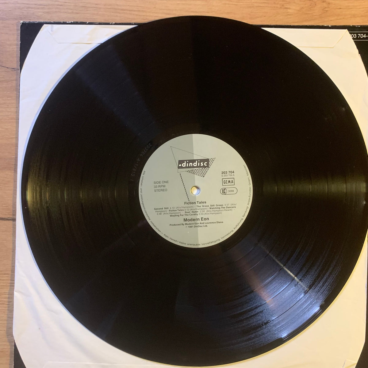 Modern Eon Fiction Tales : disque