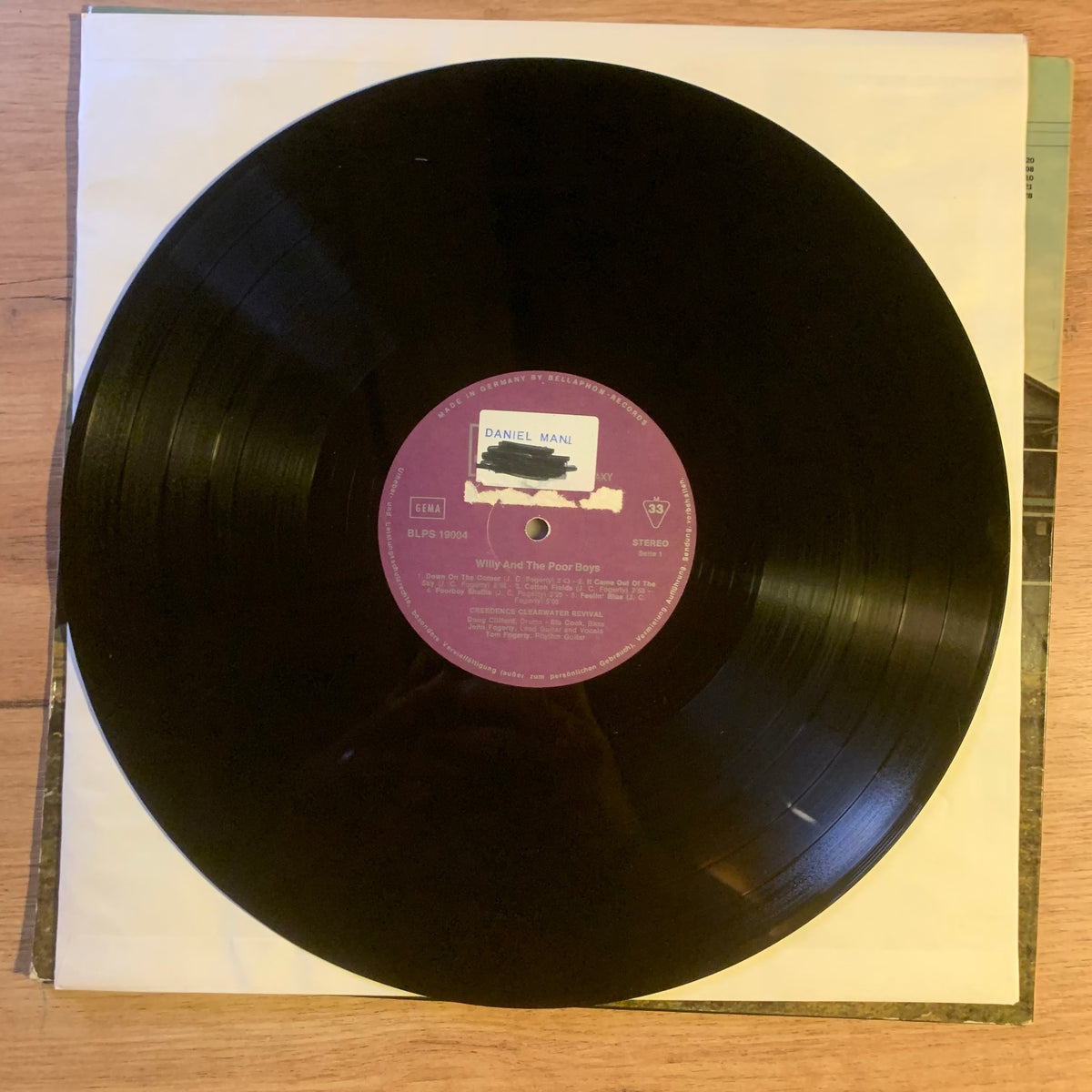 Willy and the Poor Boys disque avec autocollant sur le label