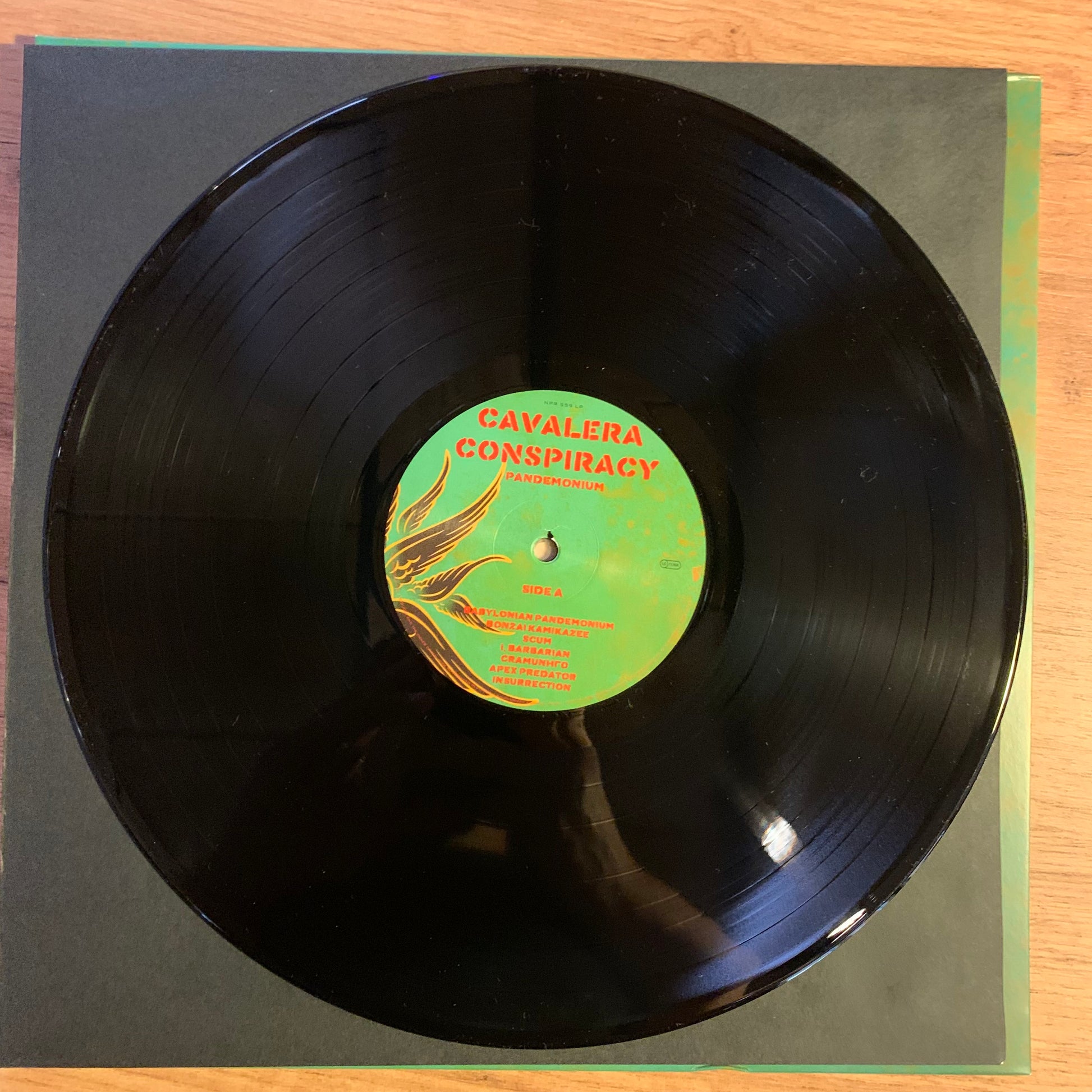 Disque vinyle noir Side A label vert - Cavalera Conspiracy Pandemonium