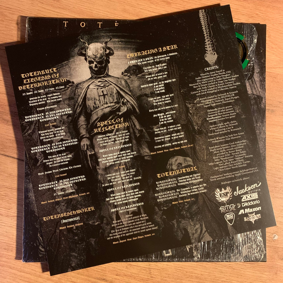 Détail autocollant 30 ans Nuclear Blast vinyle vert