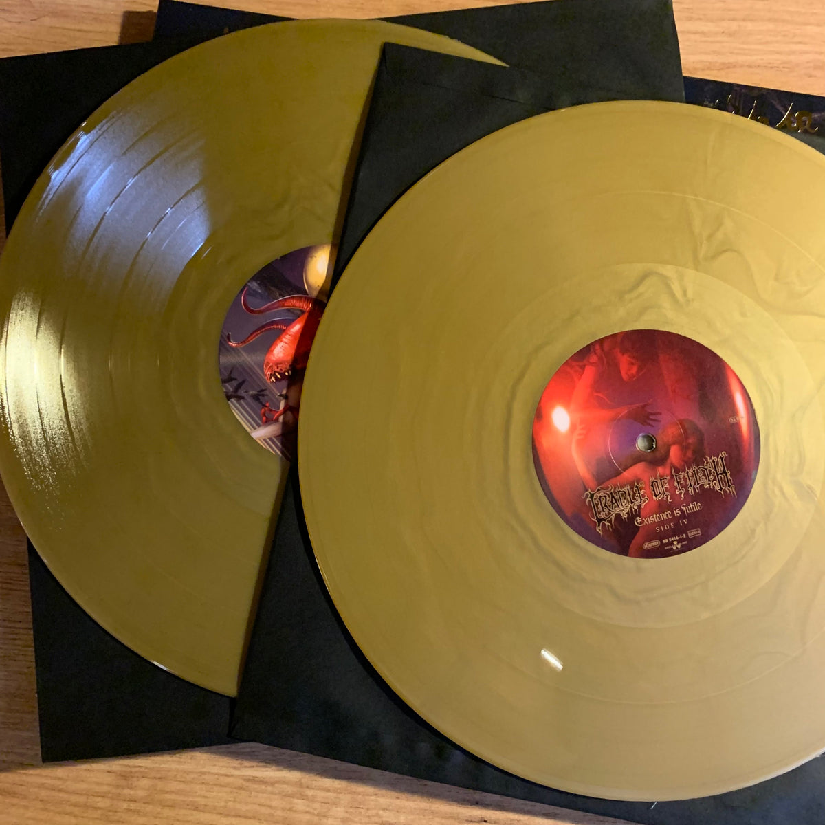 Deux vinyles dorés