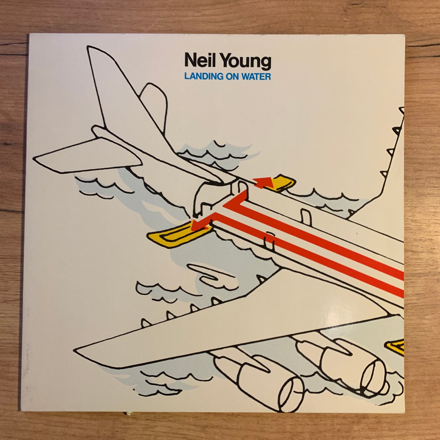 Neil Young - Landing on Water - Étiquette état