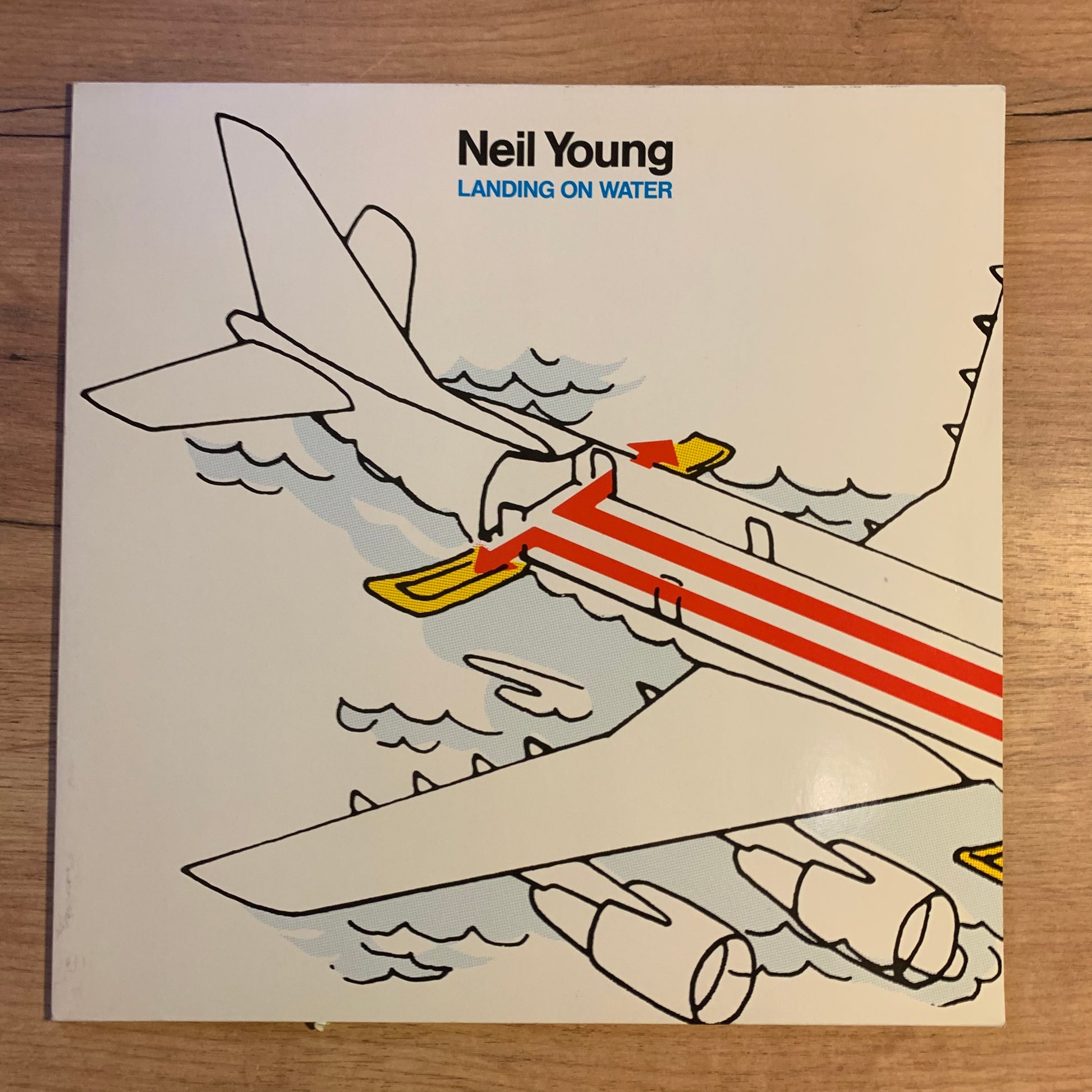Neil Young - Landing on Water - Étiquette état
