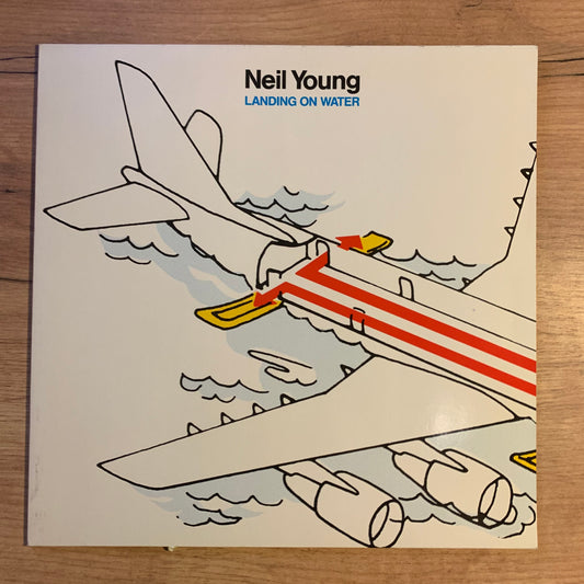 Neil Young - Landing on Water - Étiquette état