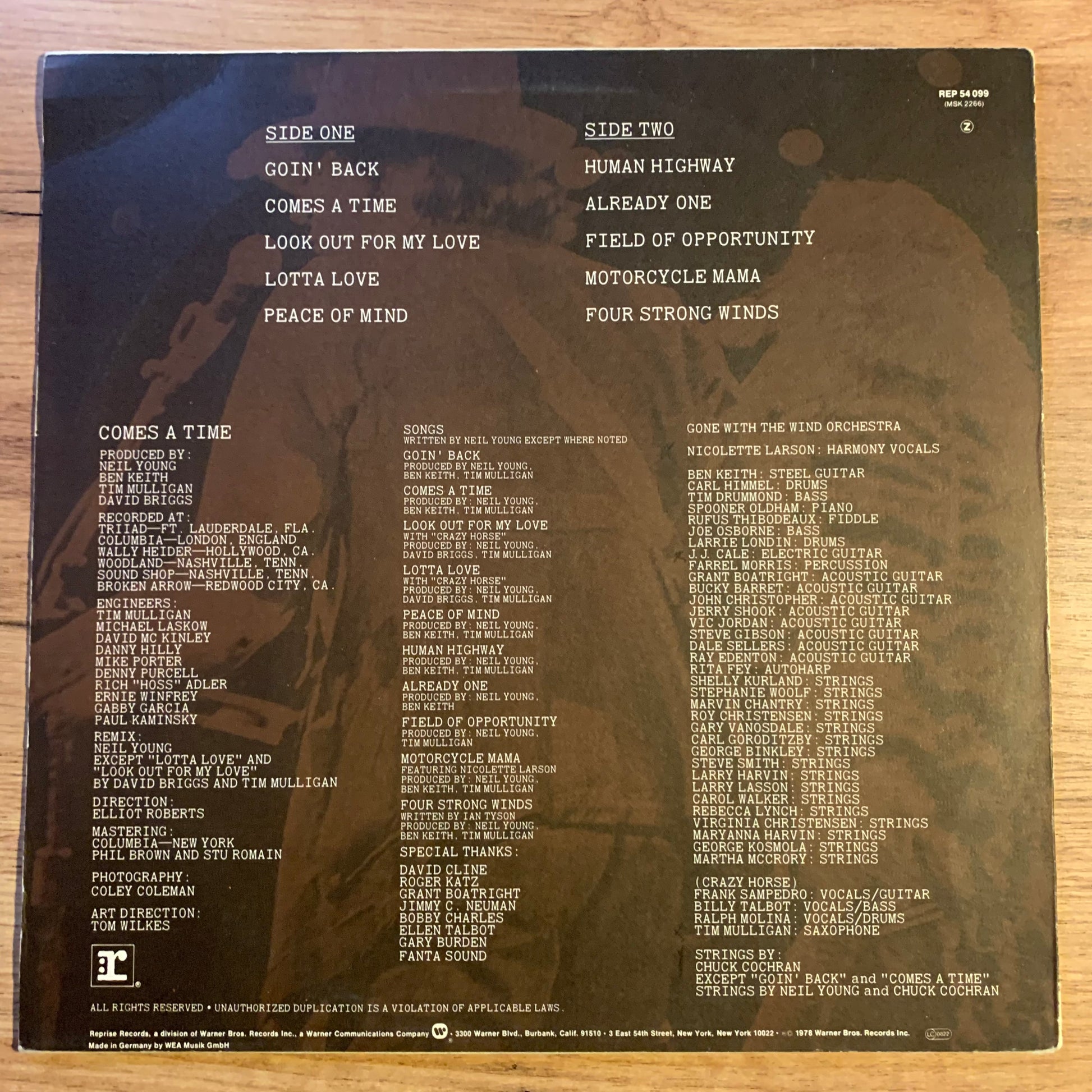 Neil Young - Comes a Time - Pochette verso