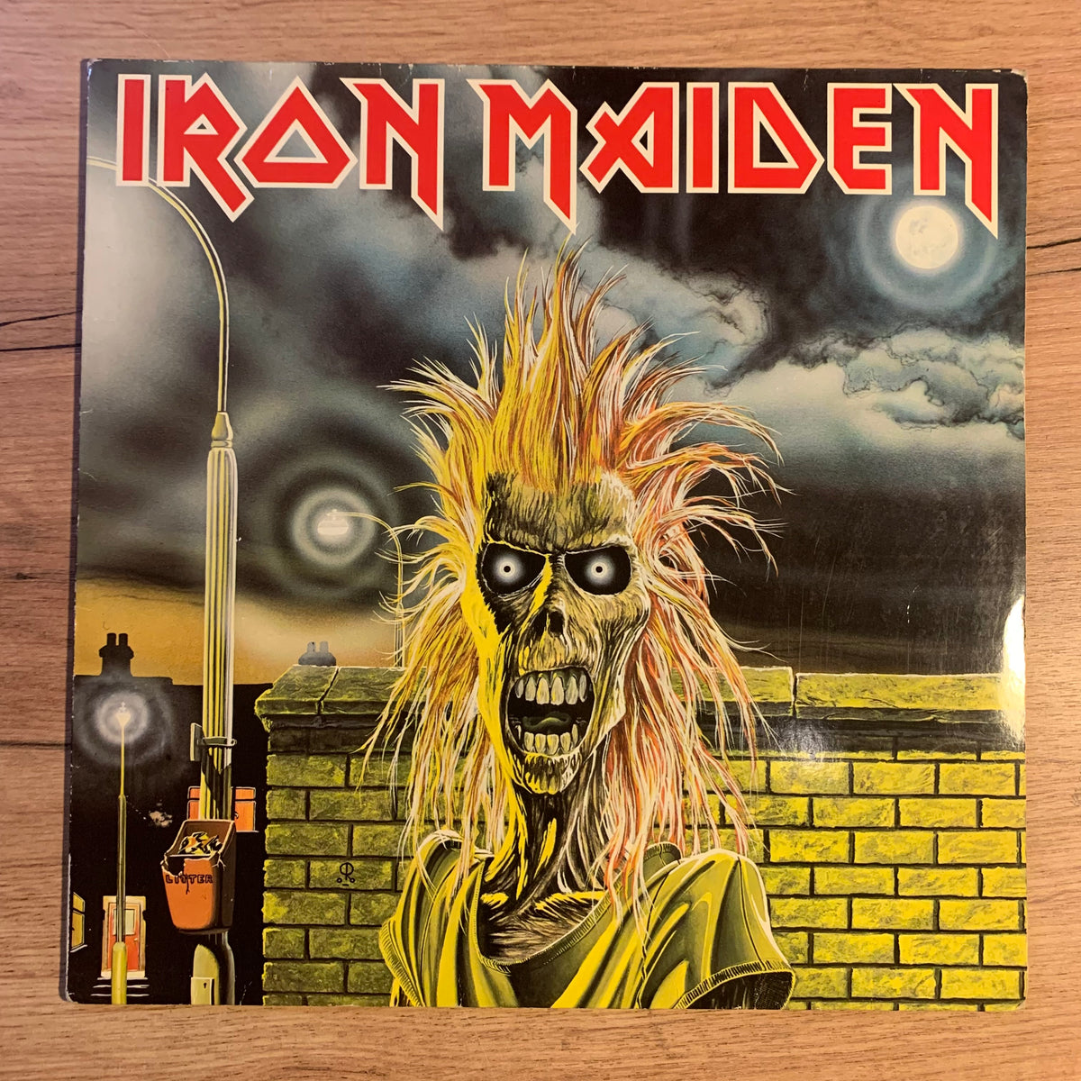 Disque vinyle Iron Maiden et sous-pochette blanche