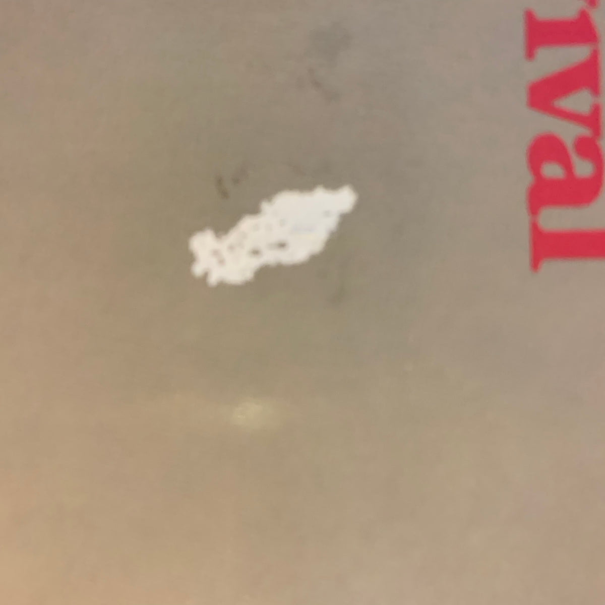 Détail de l’arrachement de papier au verso