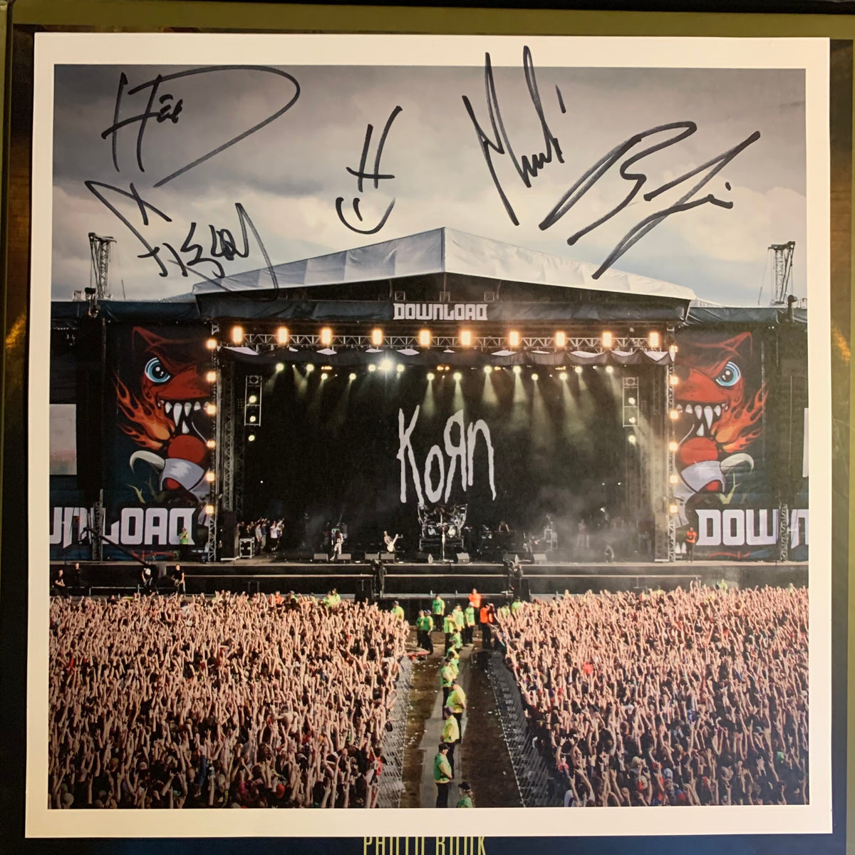 Korn - photographie portant des signatures