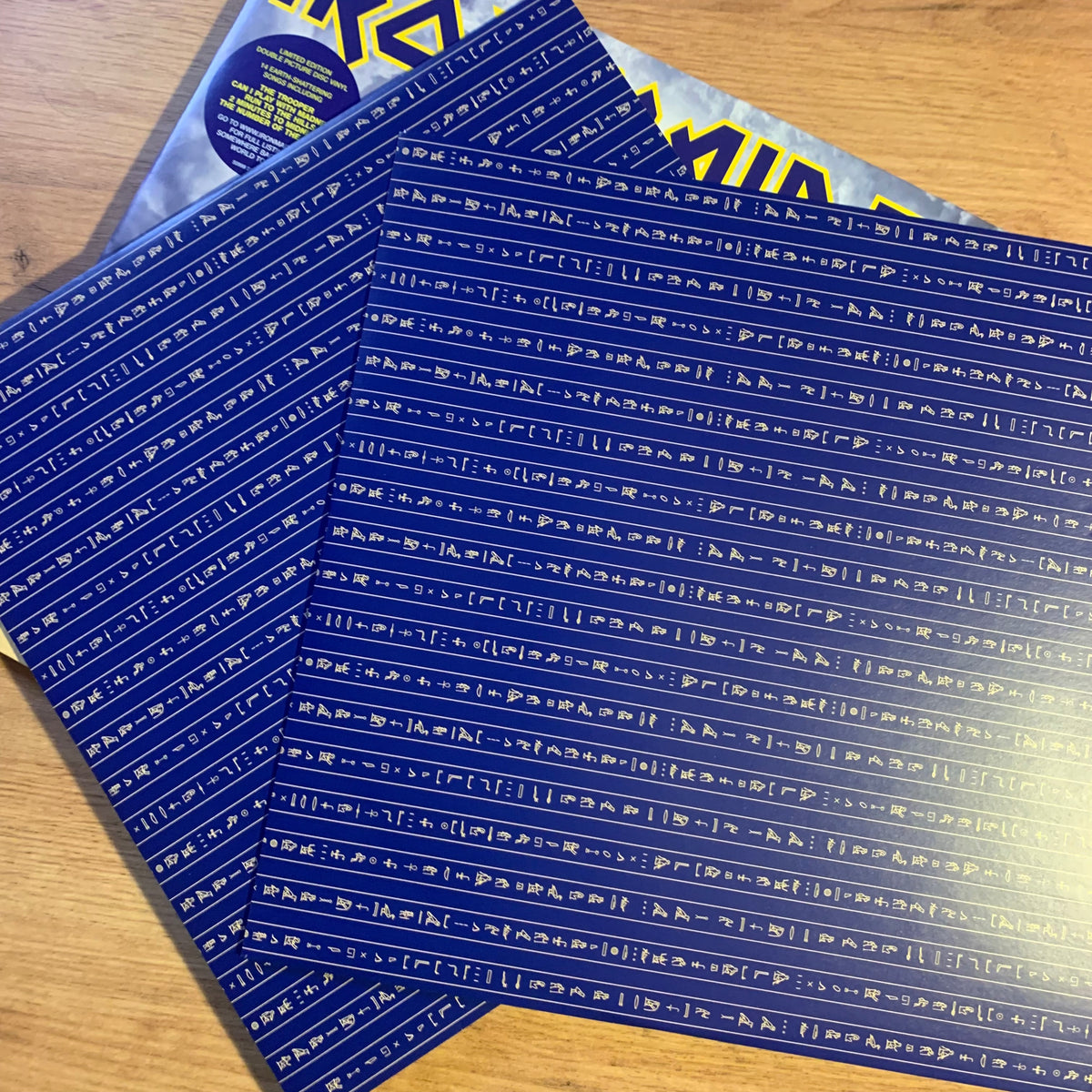Deux pochettes intérieures bleues