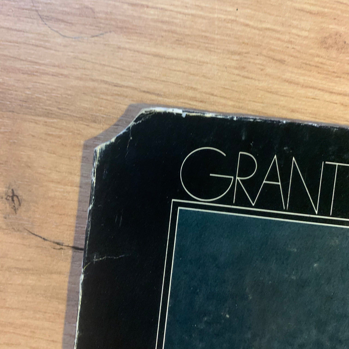 Détail de l’usure du coin de la pochette