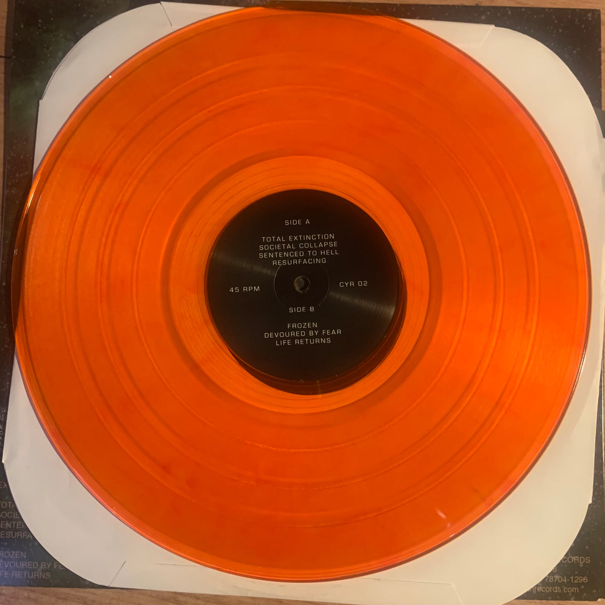 Détail du vinyle orange Mammoth Grinder